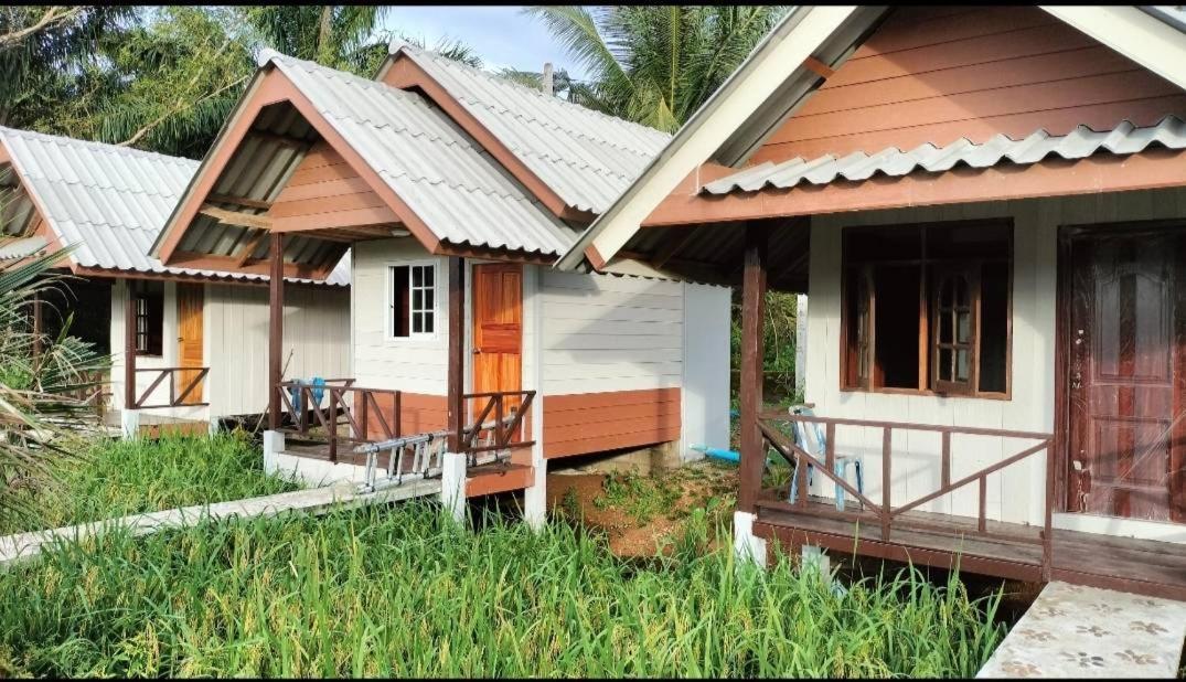 ปารมีฟาร์มสเตย์ Takuapa Exteriör bild