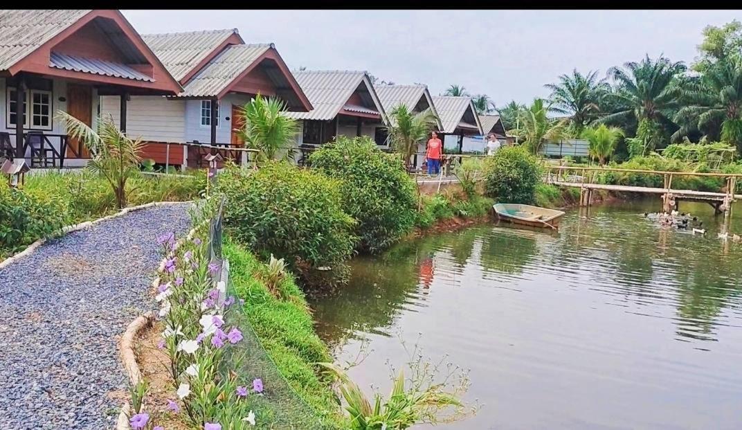 ปารมีฟาร์มสเตย์ Takuapa Exteriör bild